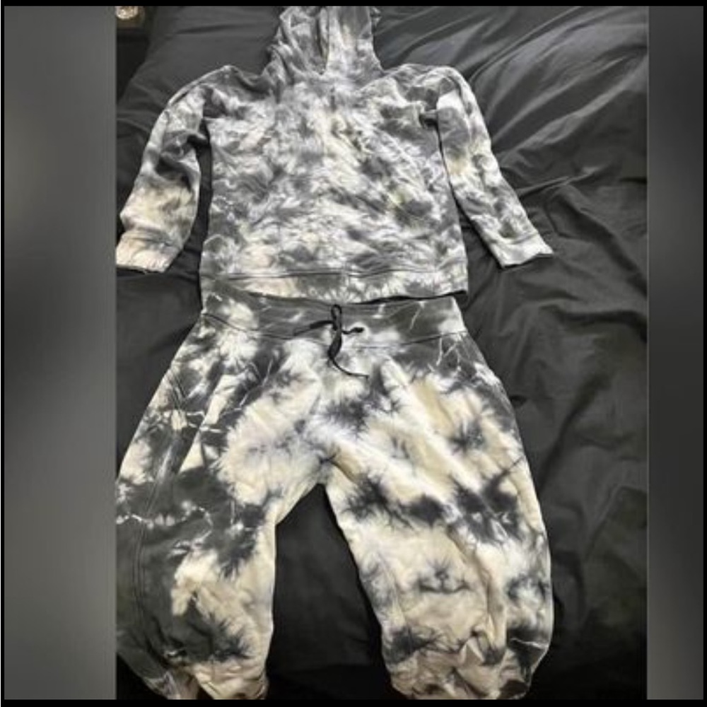 Lululemon tye dye set